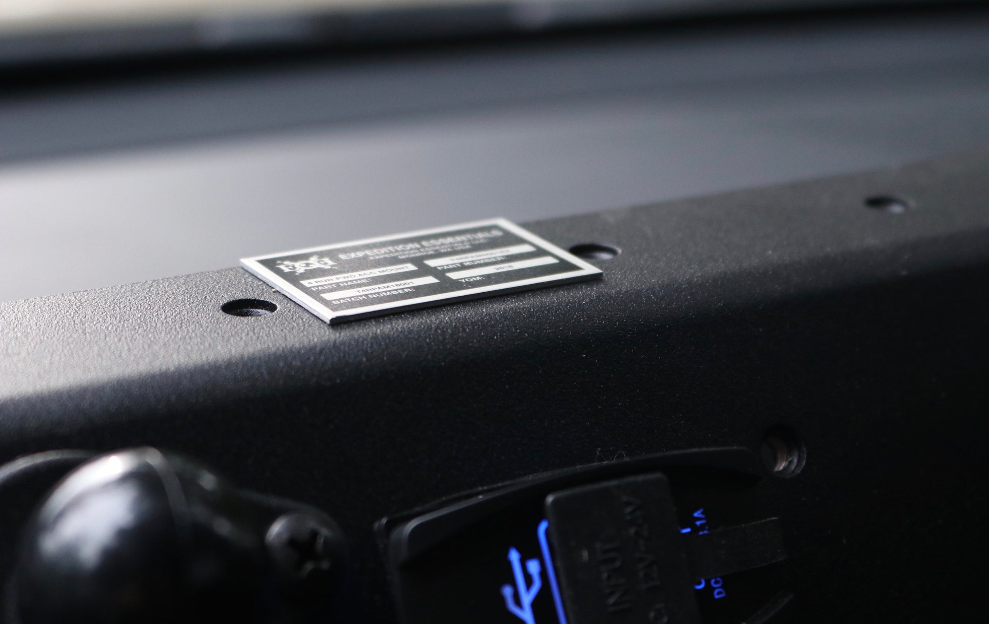 Toyota 4 Runner Dash Mount Powered Accessory Mount for 5th Gen, Data Plate